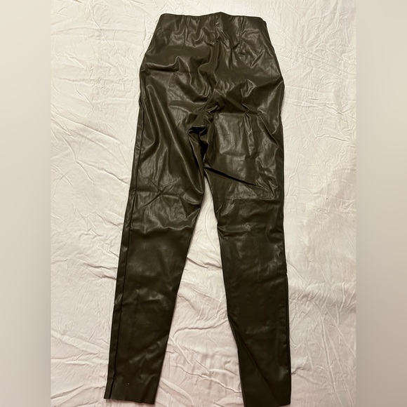 H&M Size 6 Green Vegan Leather Pants - Picture 2 of 3